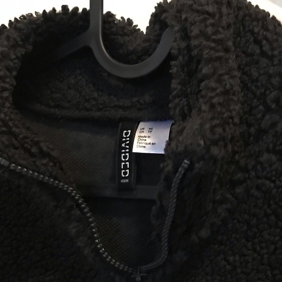 H&M fuzzy crewneck - Picture 4 of 4